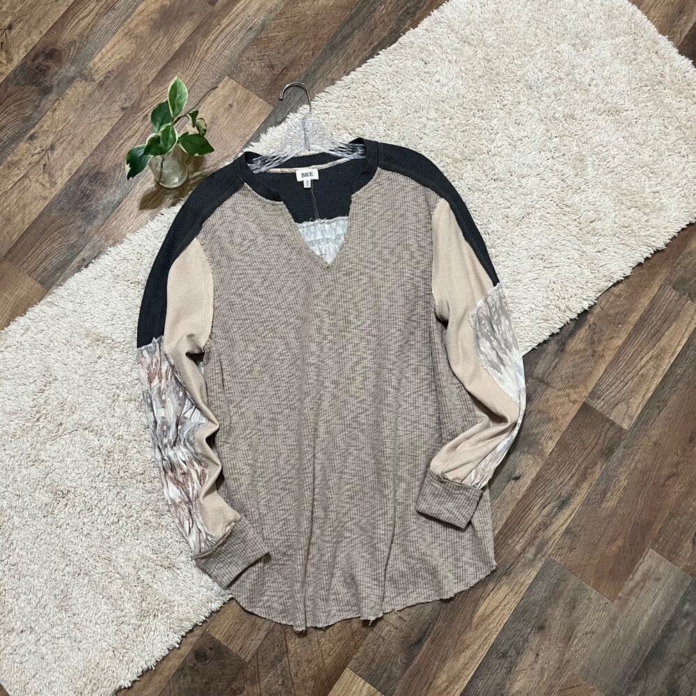 Buckle BKE Size Medium Ribbed Tribal Mixed Media Frayed Raw Pullover Top